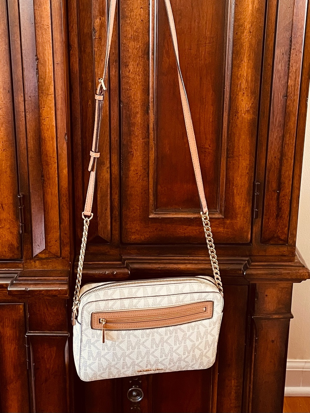 Michael Kors 🤎Jet Set Monogram Vanilla & Cream Crossbody Bag 🤎
